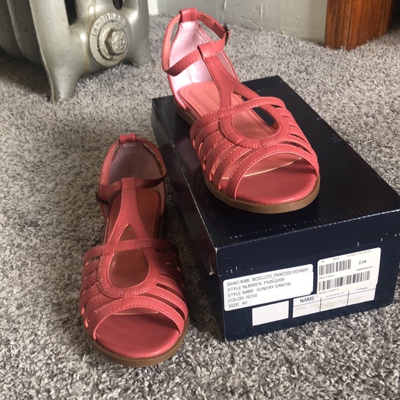 Modcloth Sandals - Picture 7 of 8